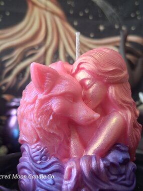 Wolf Goddess Candle – Rose Gold & Iridescent Violet